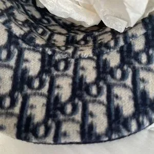 Dior | Accessories | Gorgeous Dior Oblique Reversible Caphat  display picture 1